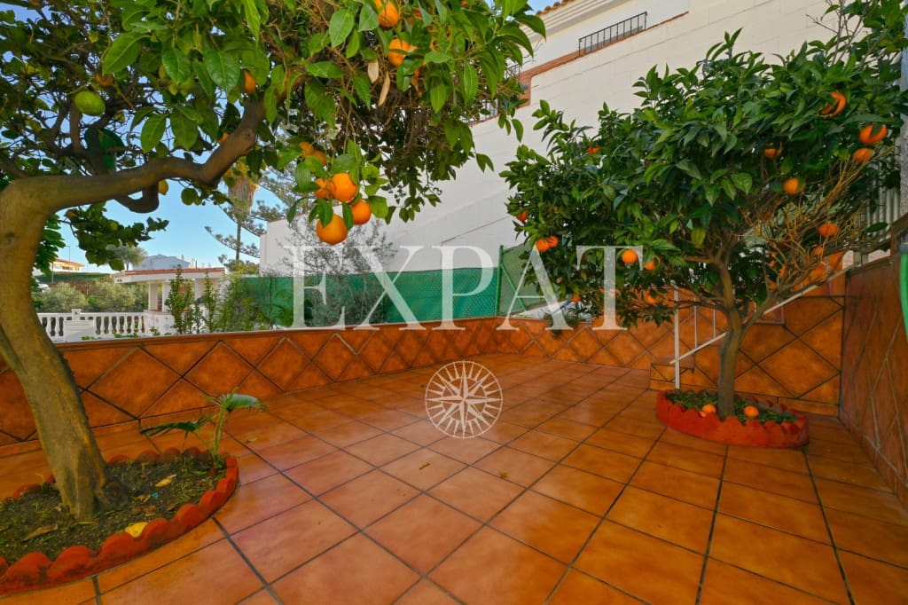 5 bedroom Villa for sale in Torre de Benagalbon with pool garage - € 695,000 (Ref: 9494454)