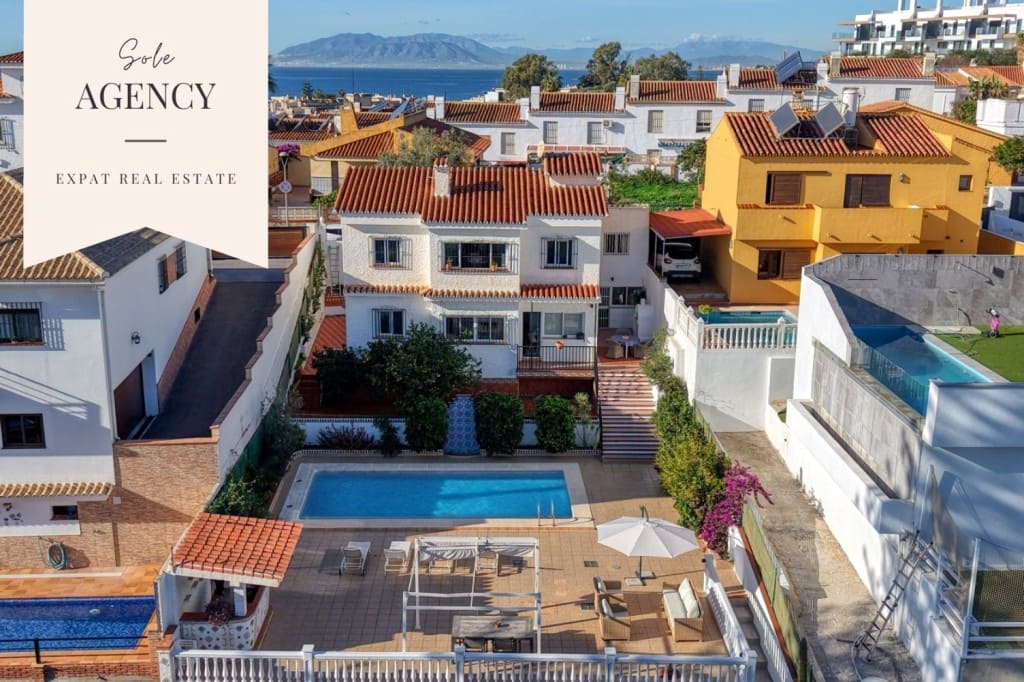 5 bedroom Villa for sale in Torre de Benagalbon with pool garage - € 695,000 (Ref: 9494454)