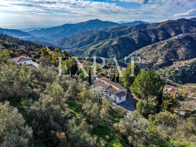 3 soveværelse Finca/Landehus til salg i Sayalonga med swimmingpool - € 475.000 (Ref: 9494455)