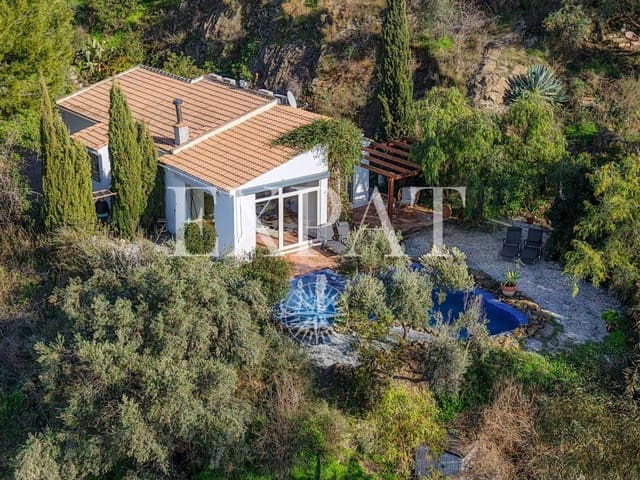 3 soveværelse Finca/Landehus til salg i Sayalonga med swimmingpool - € 475.000 (Ref: 9494455)