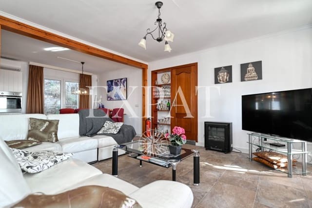 4 soveværelse Finca/Landehus til salg i Arenas med swimmingpool garage - € 465.000 (Ref: 9496905)