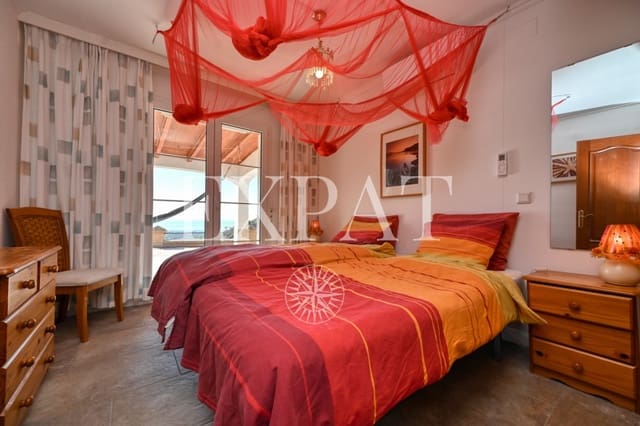 4 soveværelse Finca/Landehus til salg i Arenas med swimmingpool garage - € 465.000 (Ref: 9496905)