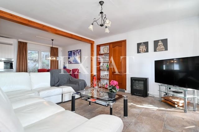 4 soveværelse Finca/Landehus til salg i Arenas med swimmingpool garage - € 465.000 (Ref: 9496905)