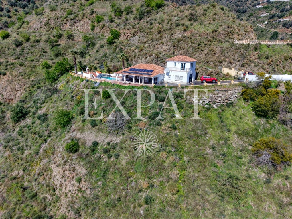 4 makuuhuone Maalaistalo myytävänä paikassa Arenas mukana uima-altaan 
autotalli - 465 000 € (Ref: 9496905)