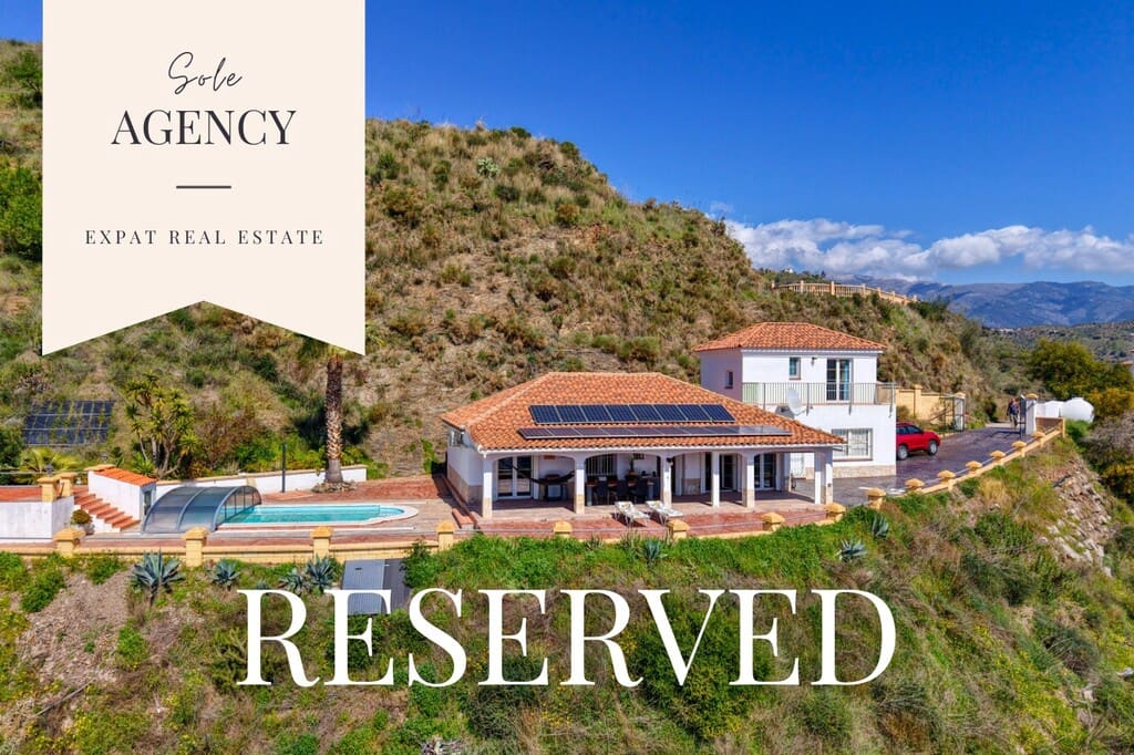 4 makuuhuone Maalaistalo myytävänä paikassa Arenas mukana uima-altaan 
autotalli - 465 000 € (Ref: 9496905)