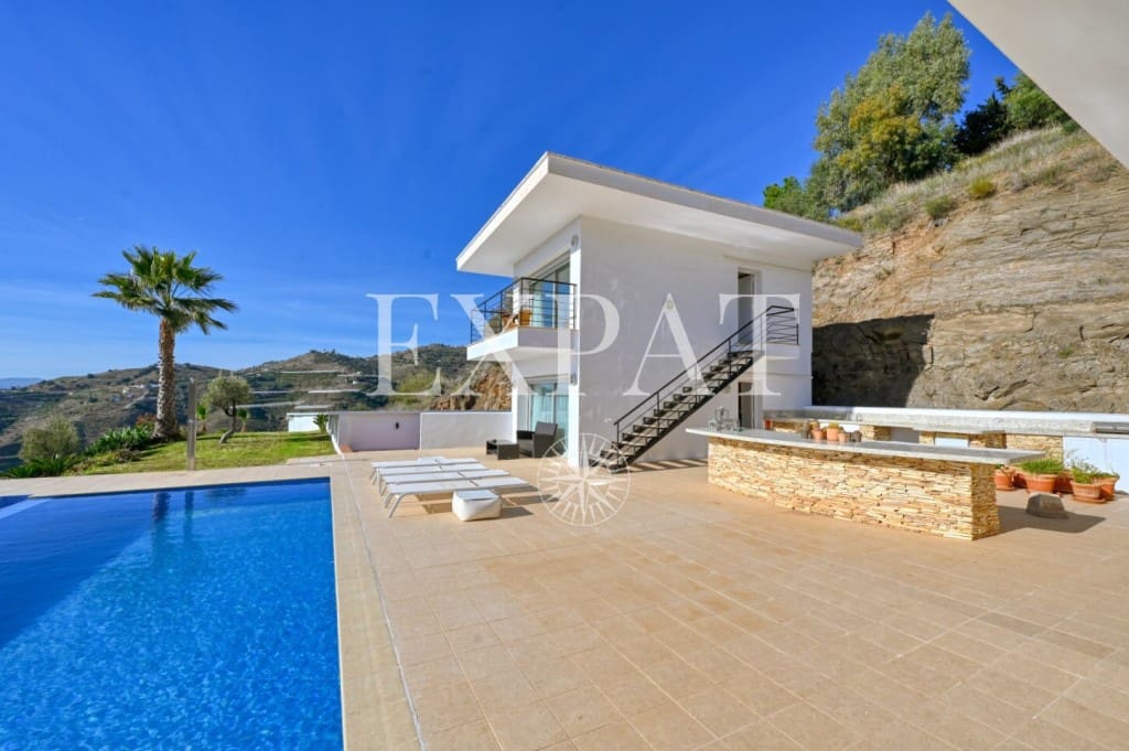 4 makuuhuone Maalaistalo myytävänä paikassa Sayalonga mukana uima-altaan 
autotalli - 1 350 000 € (Ref: 9518493)