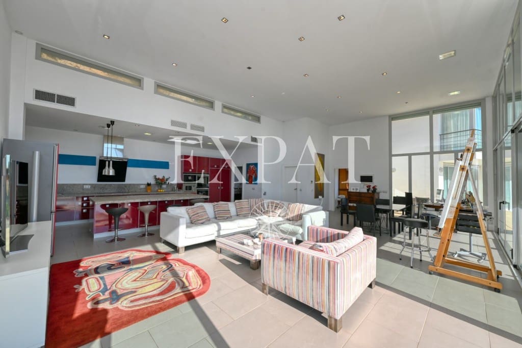 4 makuuhuone Maalaistalo myytävänä paikassa Sayalonga mukana uima-altaan 
autotalli - 1 350 000 € (Ref: 9518493)