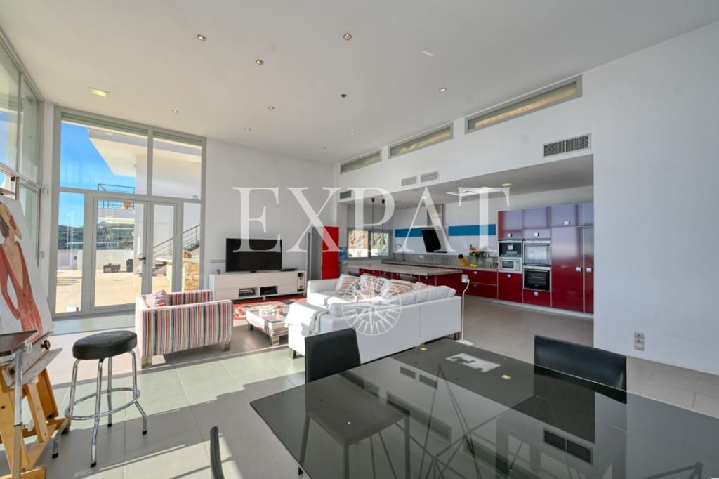 4 makuuhuone Maalaistalo myytävänä paikassa Sayalonga mukana uima-altaan 
autotalli - 1 350 000 € (Ref: 9518493)