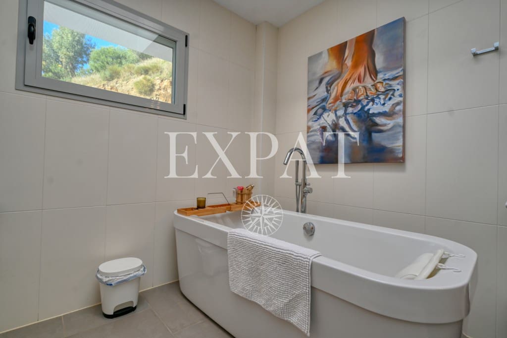 4 makuuhuone Maalaistalo myytävänä paikassa Sayalonga mukana uima-altaan 
autotalli - 1 350 000 € (Ref: 9518493)