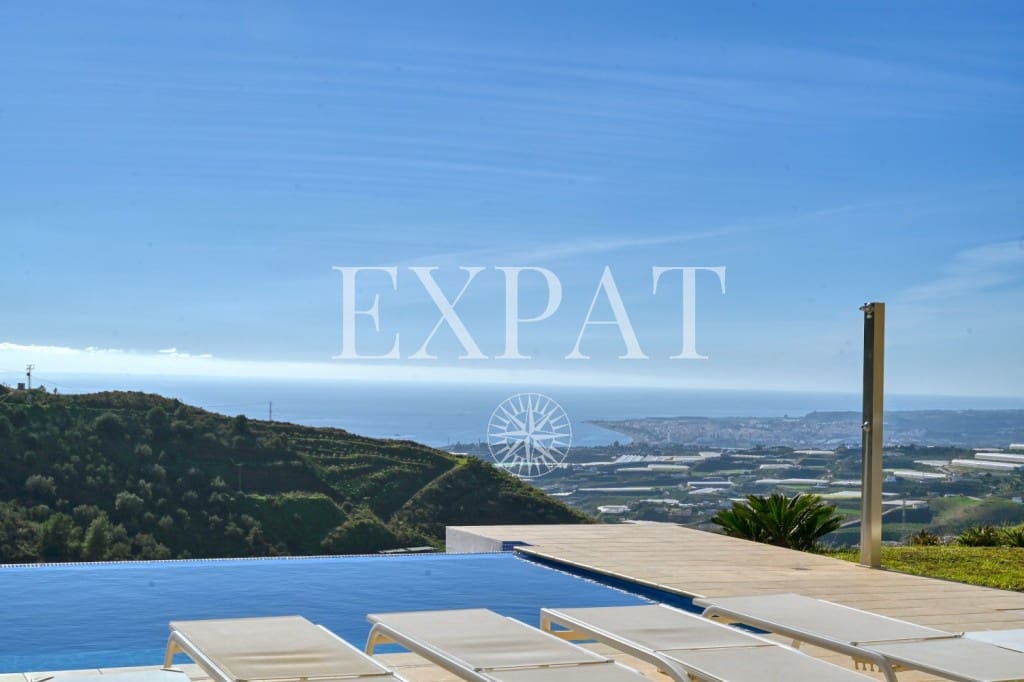 4 makuuhuone Maalaistalo myytävänä paikassa Sayalonga mukana uima-altaan 
autotalli - 1 350 000 € (Ref: 9518493)