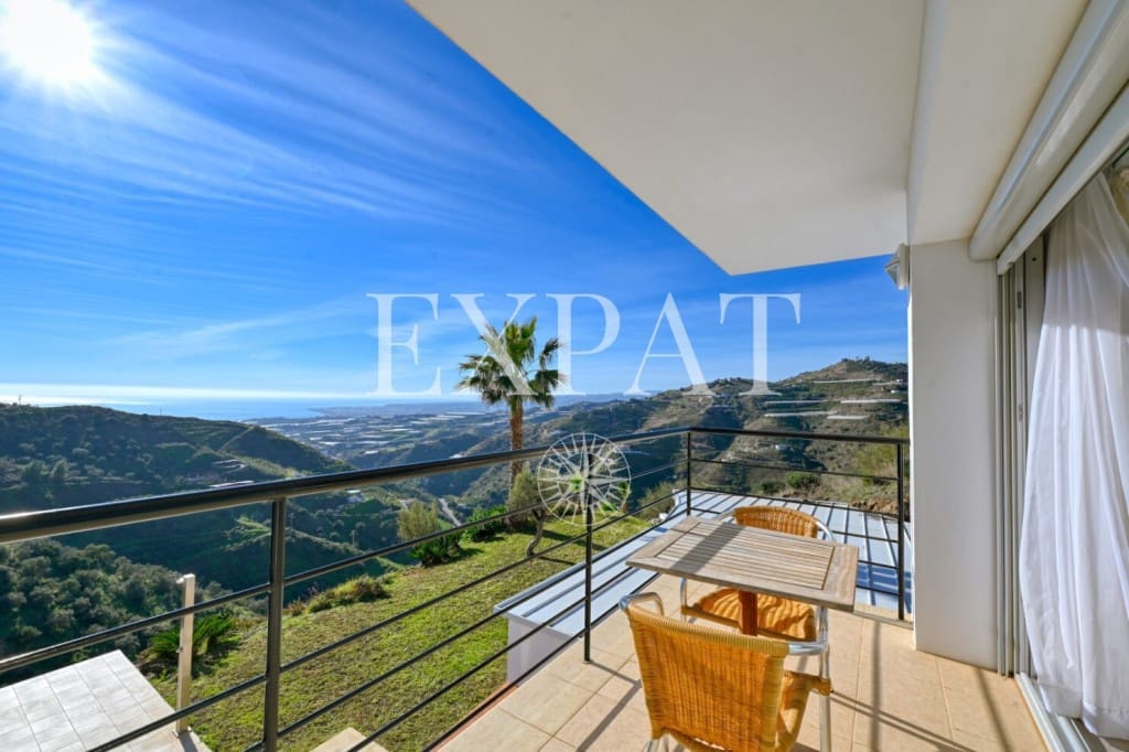 4 makuuhuone Maalaistalo myytävänä paikassa Sayalonga mukana uima-altaan 
autotalli - 1 350 000 € (Ref: 9518493)