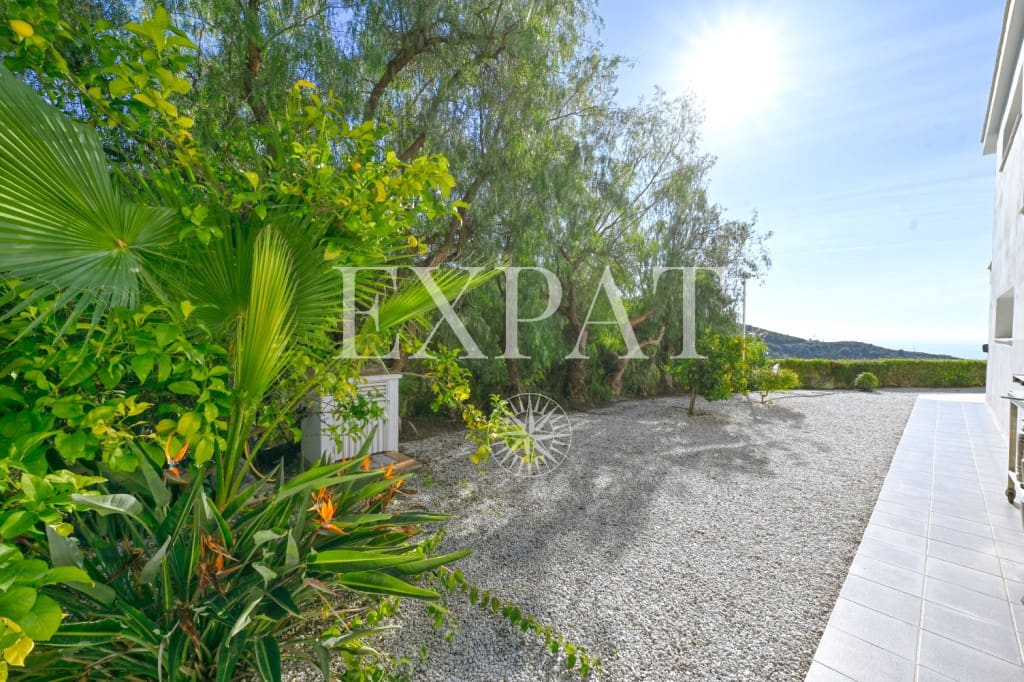 4 makuuhuone Maalaistalo myytävänä paikassa Sayalonga mukana uima-altaan 
autotalli - 1 350 000 € (Ref: 9518493)