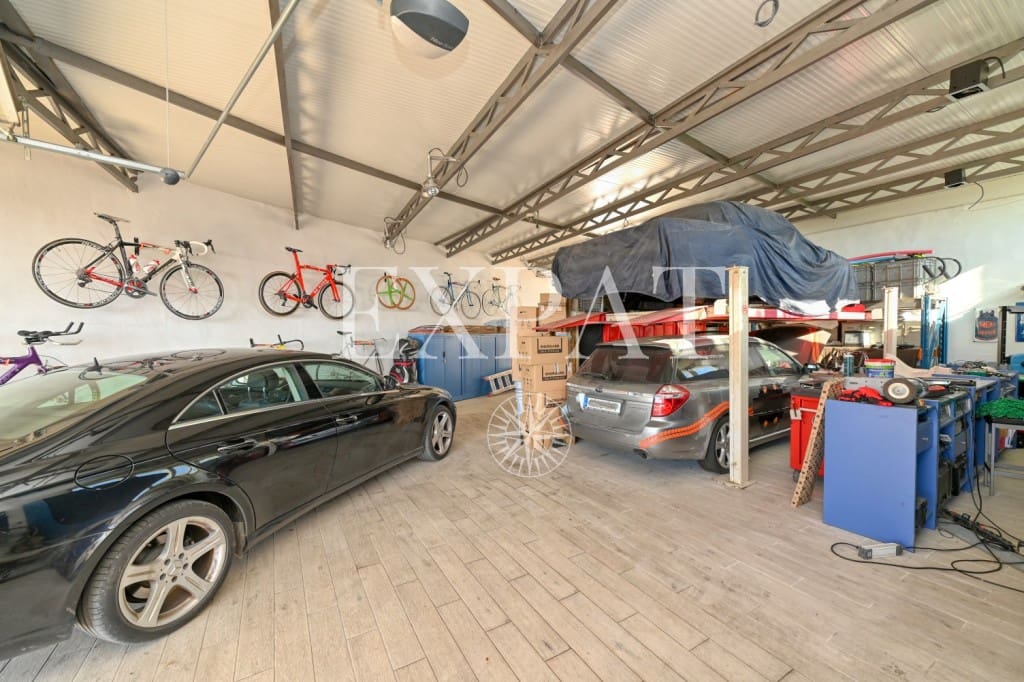 4 makuuhuone Maalaistalo myytävänä paikassa Sayalonga mukana uima-altaan 
autotalli - 1 350 000 € (Ref: 9518493)