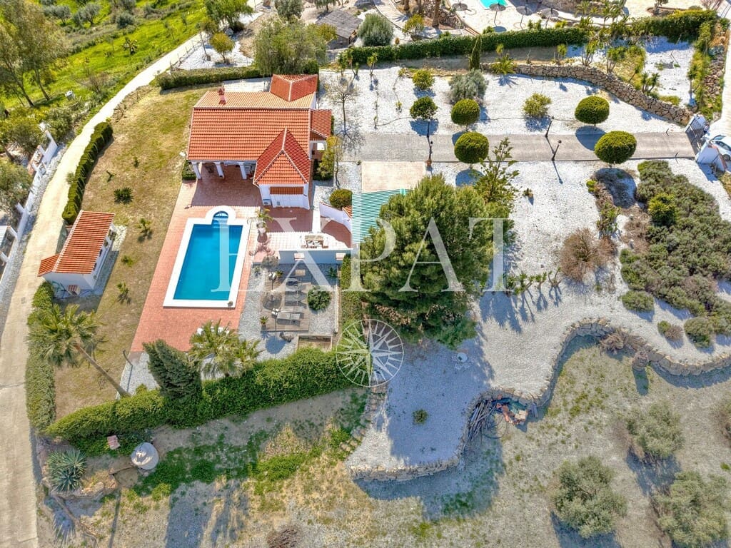 Finca/Casa Rural de 3 habitaciones en Viñuela en venta con piscina - 590.000 € (Ref: 9533266)