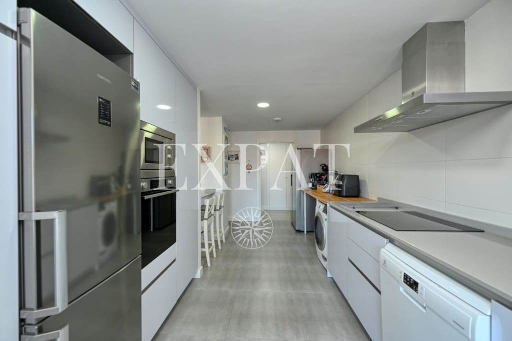 3 bedroom Flat for sale in Caleta de Velez with pool - € 525,000 (Ref: 9598908)