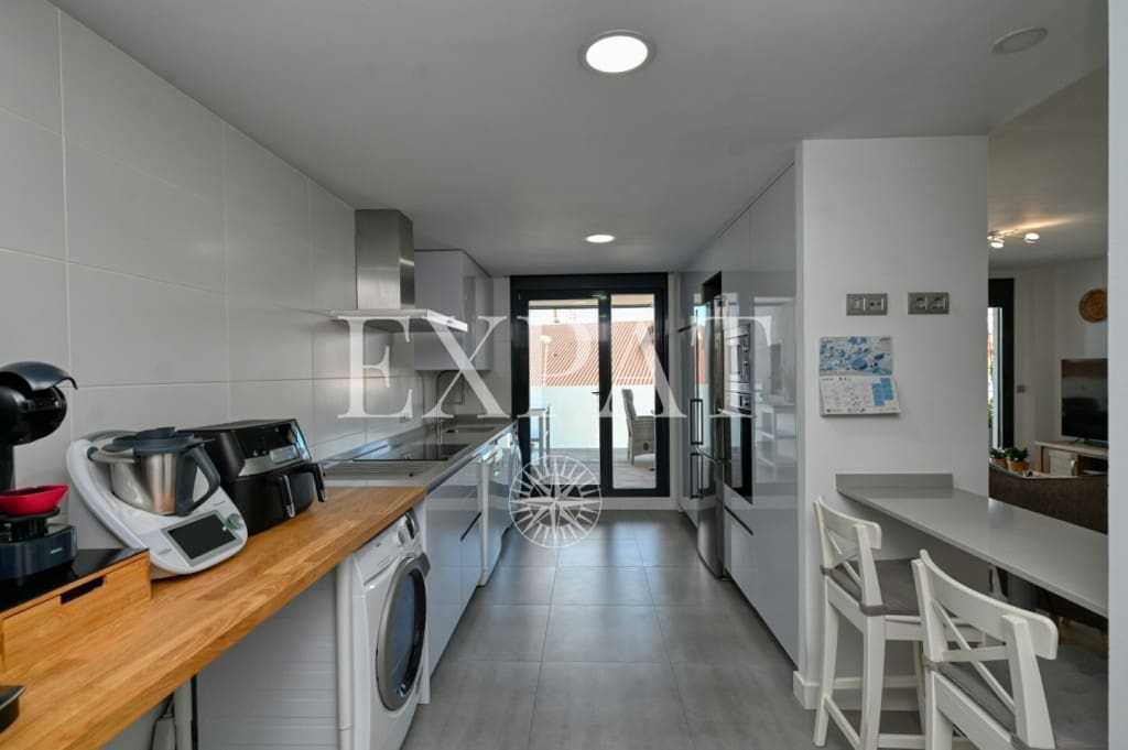 3 bedroom Flat for sale in Caleta de Velez with pool - € 525,000 (Ref: 9598908)