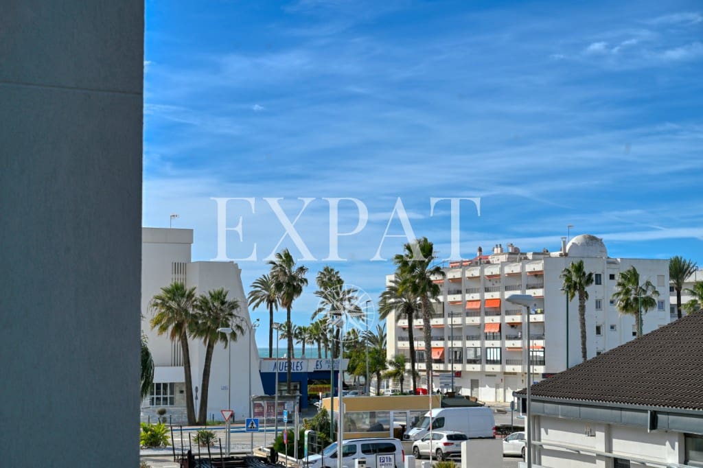 3 bedroom Flat for sale in Caleta de Velez with pool - € 525,000 (Ref: 9598908)