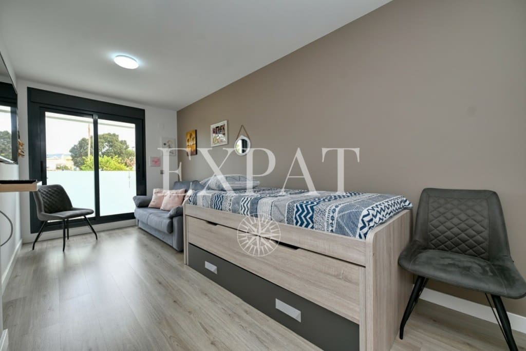 3 bedroom Flat for sale in Caleta de Velez with pool - € 525,000 (Ref: 9598908)