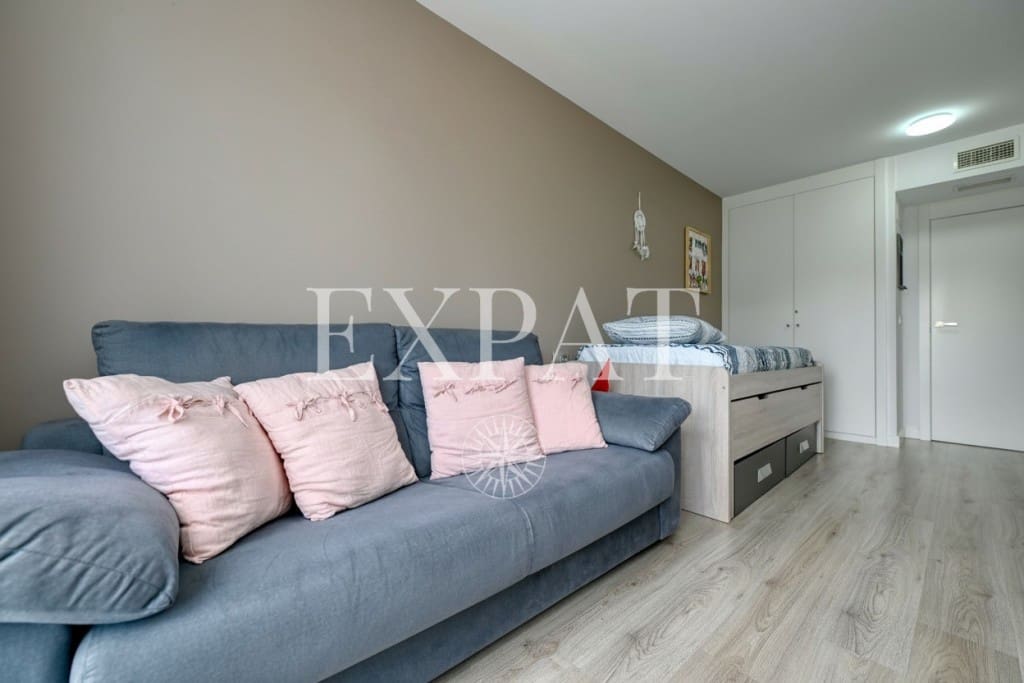 3 bedroom Flat for sale in Caleta de Velez with pool - € 525,000 (Ref: 9598908)