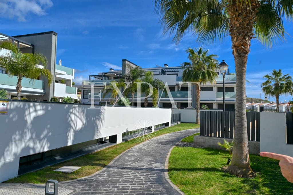 3 bedroom Flat for sale in Caleta de Velez with pool - € 525,000 (Ref: 9598908)