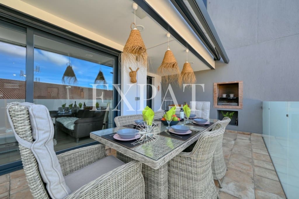 3 bedroom Flat for sale in Caleta de Velez with pool - € 525,000 (Ref: 9598908)