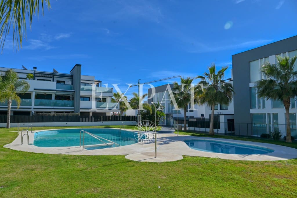 3 bedroom Flat for sale in Caleta de Velez with pool - € 525,000 (Ref: 9598908)