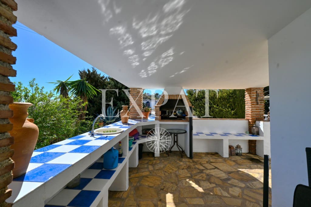 4 makuuhuone Maalaistalo myytävänä paikassa Competa mukana uima-altaan 
autotalli - 599 000 € (Ref: 9598909)