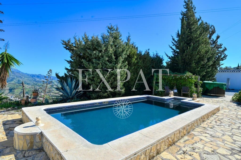 4 makuuhuone Maalaistalo myytävänä paikassa Competa mukana uima-altaan 
autotalli - 599 000 € (Ref: 9598909)