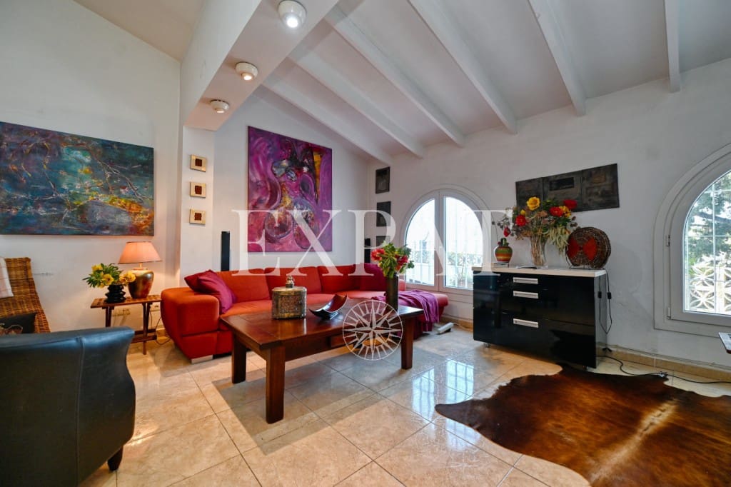 4 makuuhuone Maalaistalo myytävänä paikassa Competa mukana uima-altaan 
autotalli - 599 000 € (Ref: 9598909)