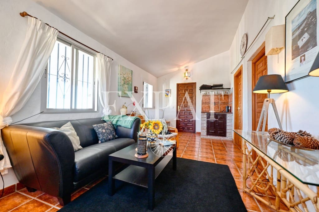 4 makuuhuone Maalaistalo myytävänä paikassa Competa mukana uima-altaan 
autotalli - 599 000 € (Ref: 9598909)