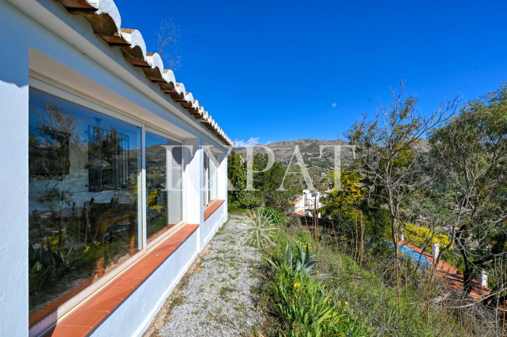 4 makuuhuone Maalaistalo myytävänä paikassa Competa mukana uima-altaan 
autotalli - 599 000 € (Ref: 9598909)