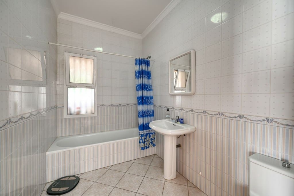 3 slaapkamer Finca/Landhuis te koop in Algarrobo met zwembad - € 550.000 (Ref: 9625354)