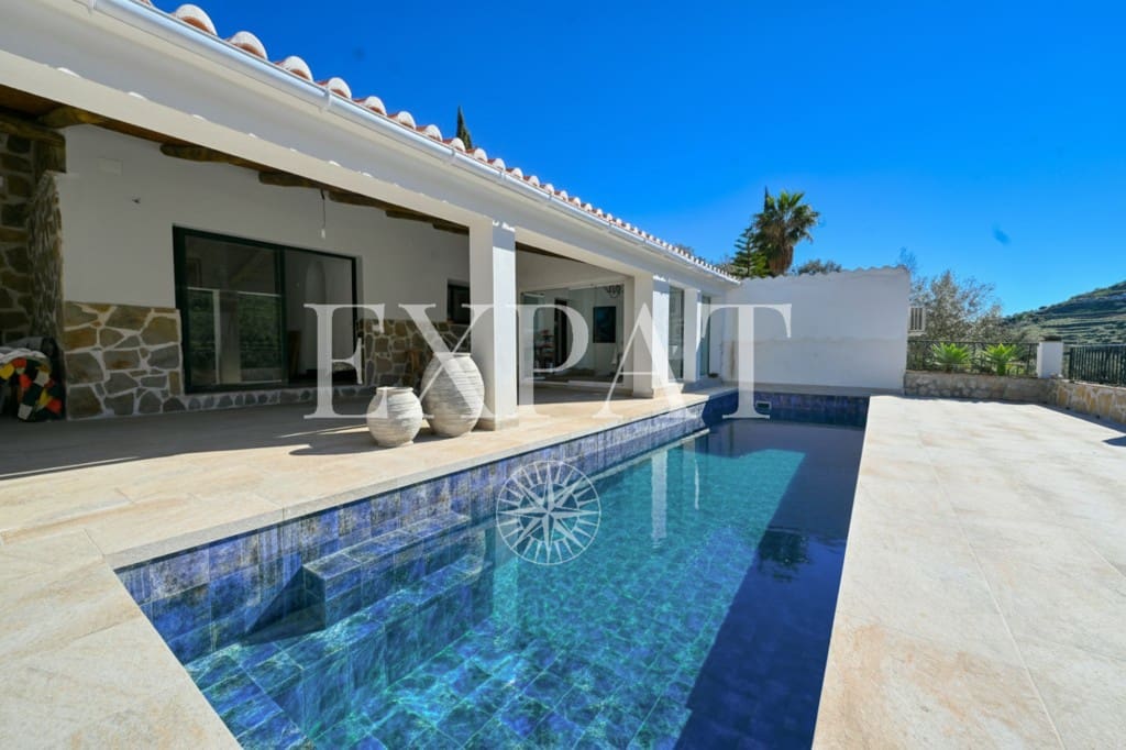 3 makuuhuone Maalaistalo myytävänä paikassa Competa mukana uima-altaan 
autotalli - 1 100 000 € (Ref: 9647794)