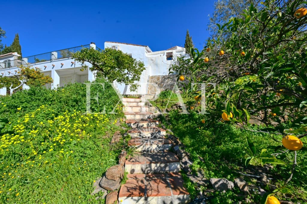 3 makuuhuone Maalaistalo myytävänä paikassa Competa mukana uima-altaan 
autotalli - 1 100 000 € (Ref: 9647794)