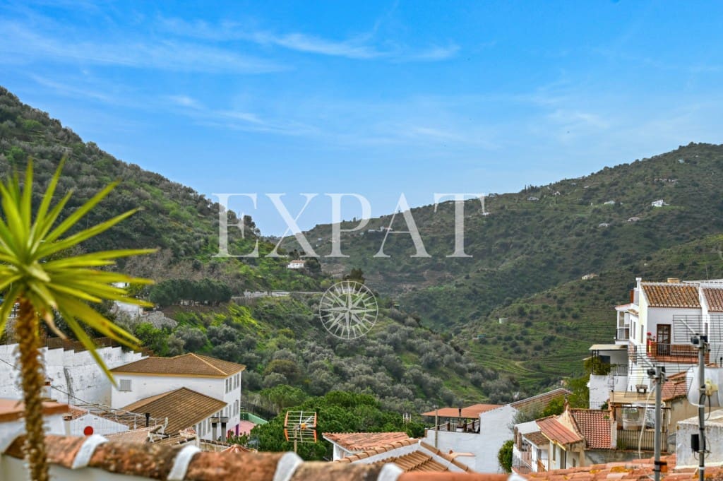 2 bedroom Townhouse for sale in Sayalonga - € 179,000 (Ref: 9651647)