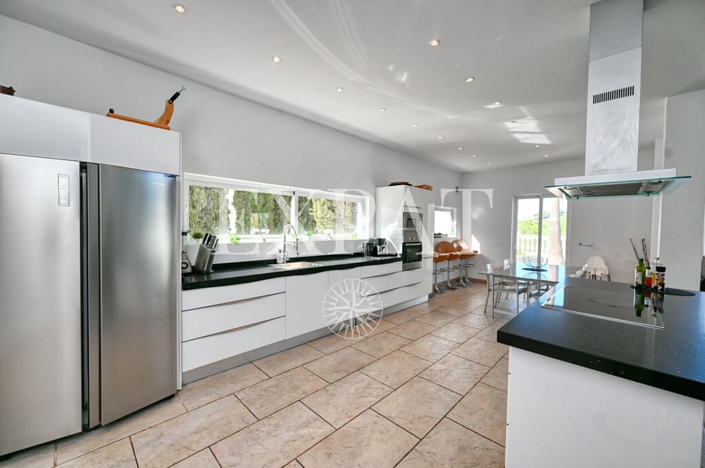 Chalet de 7 habitaciones en Arenas en venta con piscina - 975.000 € (Ref: 9670019)