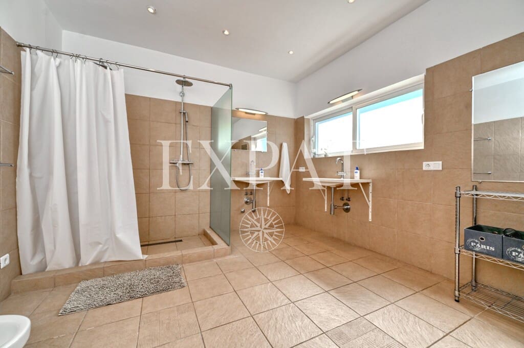 Chalet de 7 habitaciones en Arenas en venta con piscina - 975.000 € (Ref: 9670019)