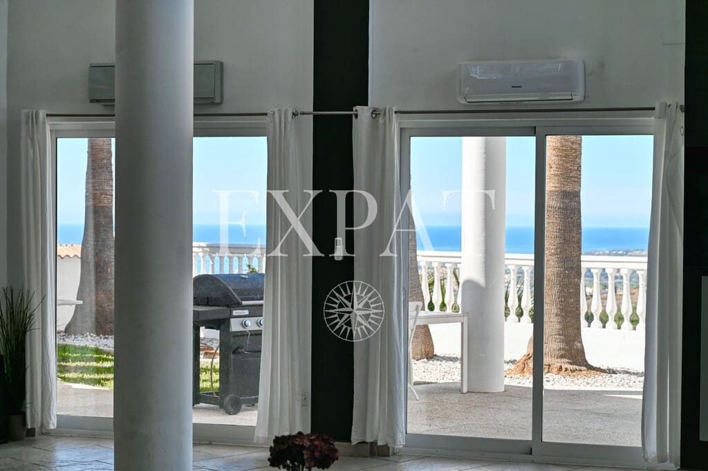 Chalet de 7 habitaciones en Arenas en venta con piscina - 975.000 € (Ref: 9670019)