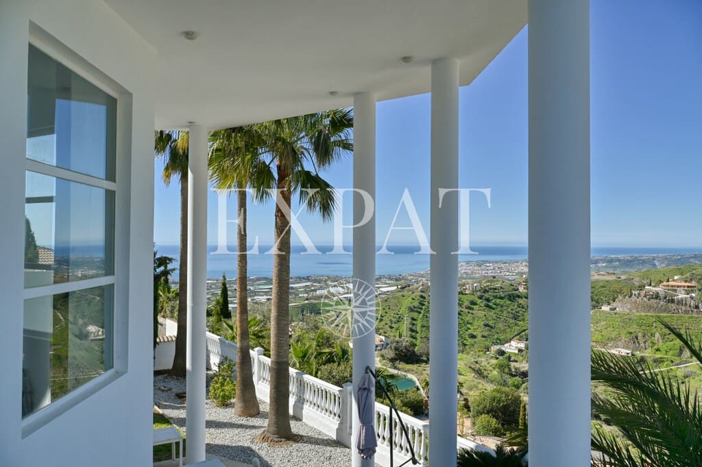 Chalet de 7 habitaciones en Arenas en venta con piscina - 975.000 € (Ref: 9670019)