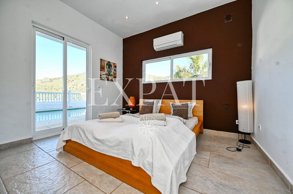 Chalet de 7 habitaciones en Arenas en venta con piscina - 975.000 € (Ref: 9670019)