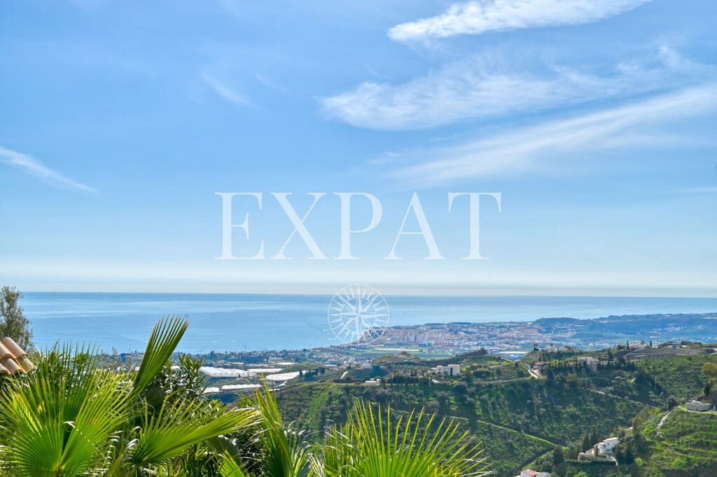 Chalet de 7 habitaciones en Arenas en venta con piscina - 975.000 € (Ref: 9670019)