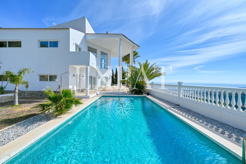 Chalet de 7 habitaciones en Arenas en venta con piscina - 975.000 € (Ref: 9670019)