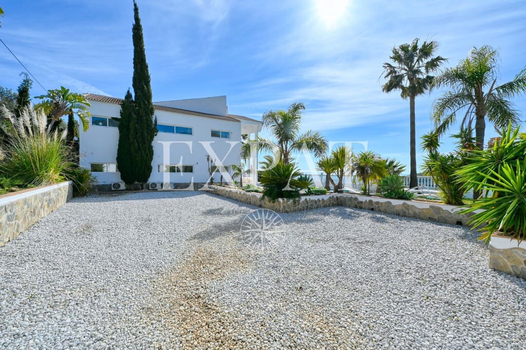 Chalet de 7 habitaciones en Arenas en venta con piscina - 975.000 € (Ref: 9670019)