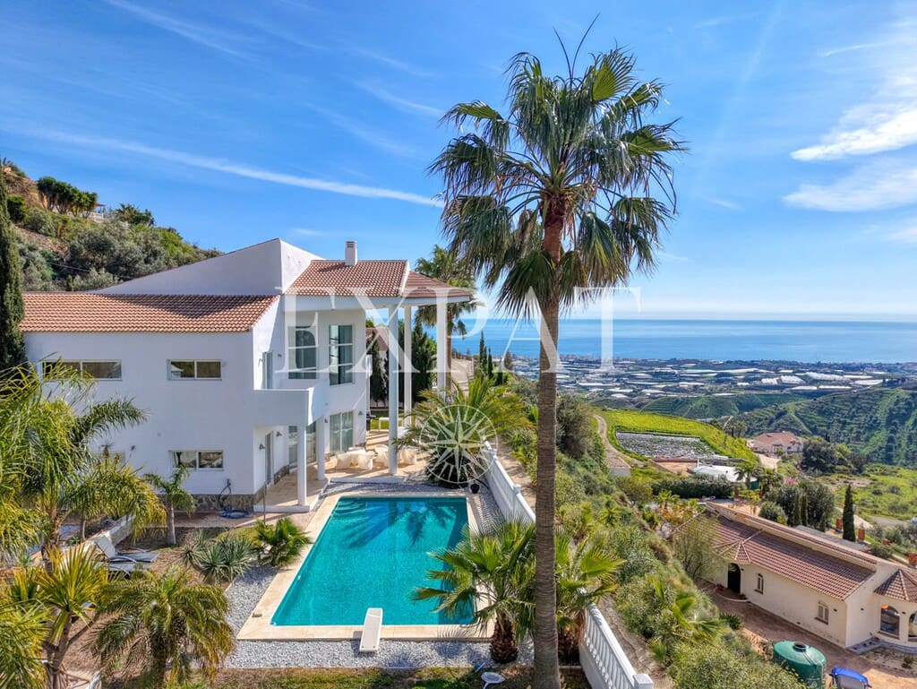 Chalet de 7 habitaciones en Arenas en venta con piscina - 975.000 € (Ref: 9670019)