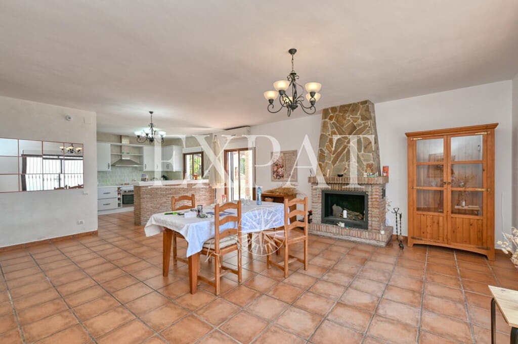 3 bedroom Finca/Country House for sale in Arenas with pool - € 425,000 (Ref: 9726398)