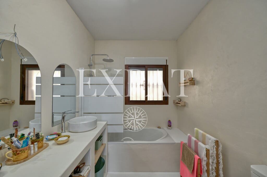 3 bedroom Finca/Country House for sale in Arenas with pool - € 425,000 (Ref: 9726398)