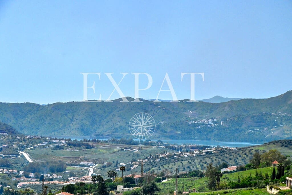 4 sypialnia Finka/Dom wiejski na sprzedaż w Alcaucin z basenem garażem - 810 000 € (Ref: 9785039)