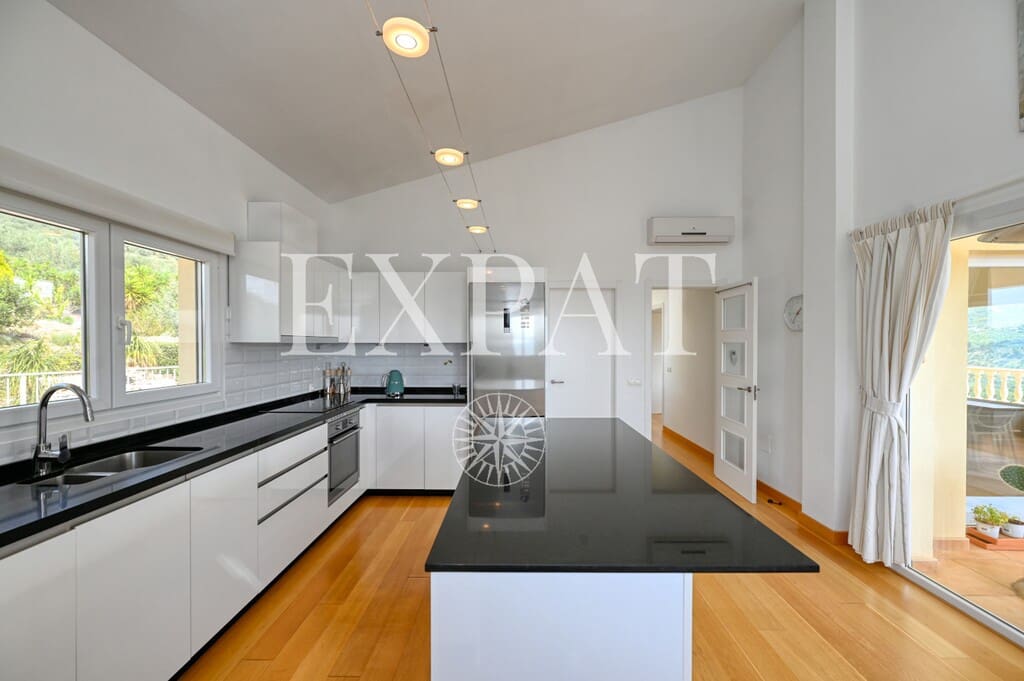 4 sypialnia Finka/Dom wiejski na sprzedaż w Alcaucin z basenem garażem - 810 000 € (Ref: 9785039)