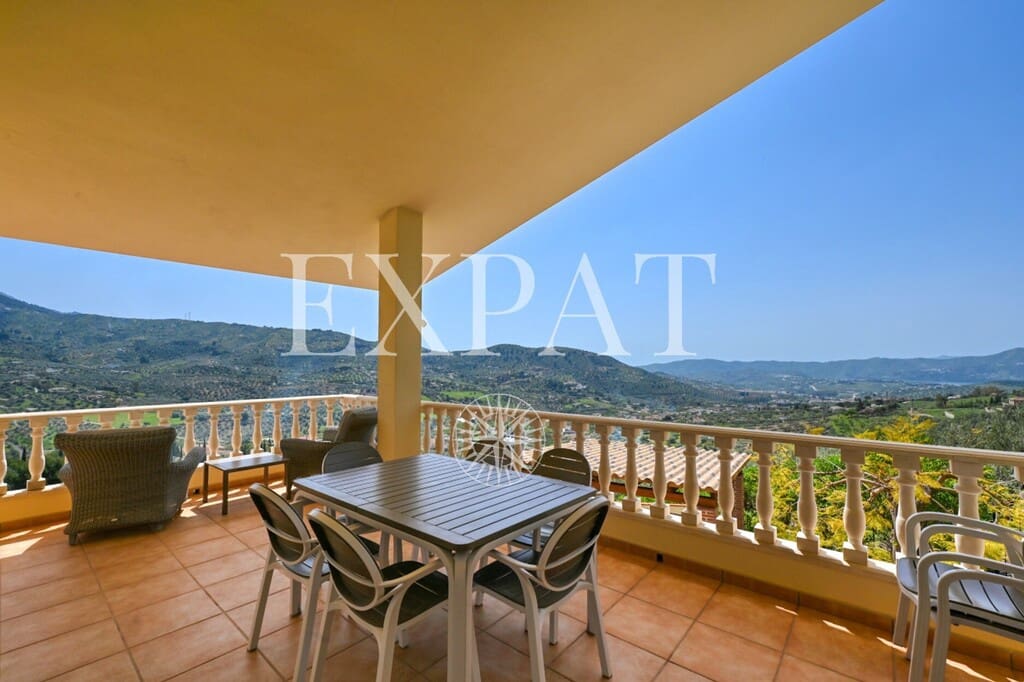 4 sypialnia Finka/Dom wiejski na sprzedaż w Alcaucin z basenem garażem - 810 000 € (Ref: 9785039)