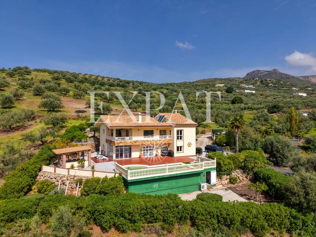 4 sypialnia Finka/Dom wiejski na sprzedaż w Alcaucin z basenem garażem - 810 000 € (Ref: 9785039)